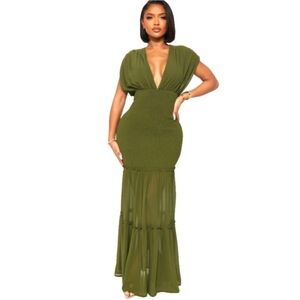 Fashion Nova Sienna Maxi Dress Size S Green Shirred Ruffle Deep V-Neck Sheer NWT